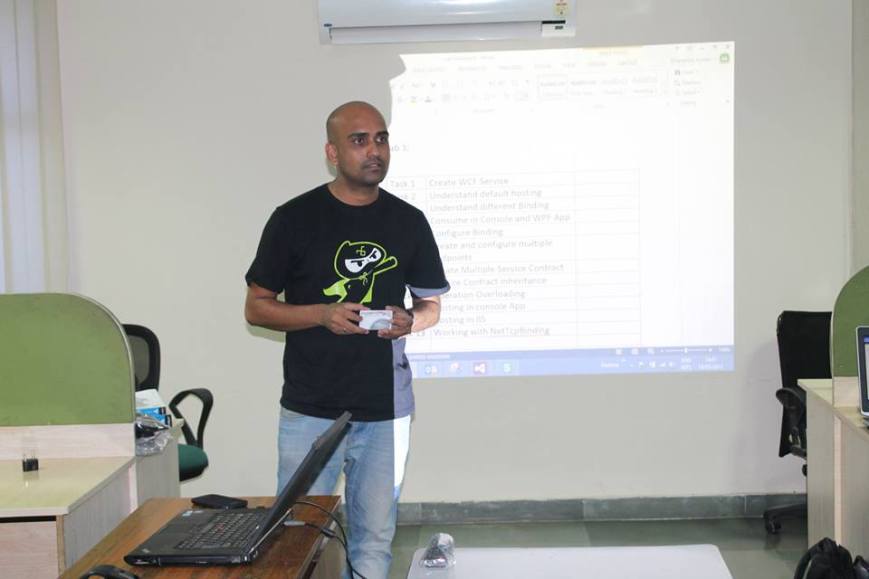 260333_10201256402715032_383110347_n